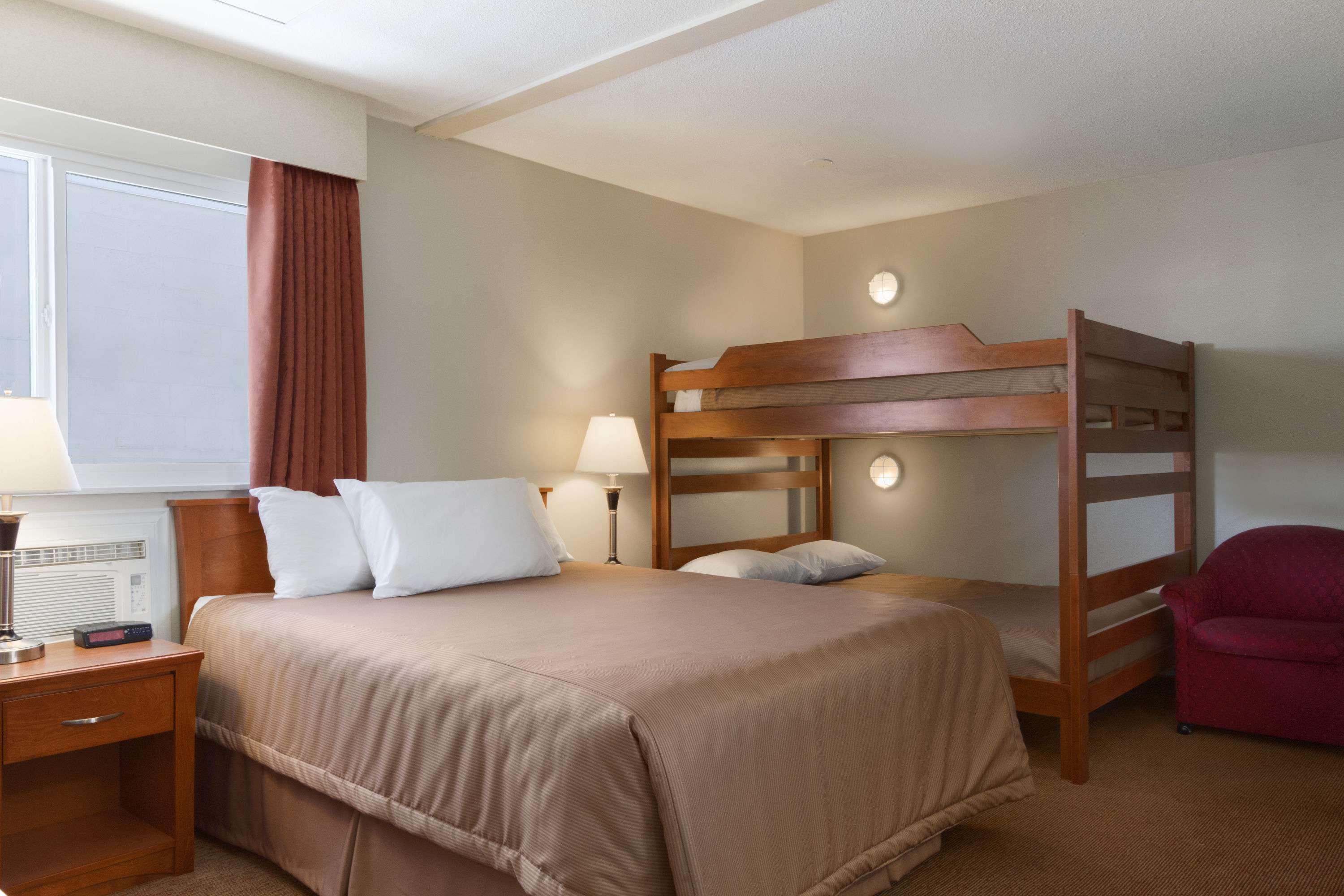 Travelodge By Wyndham Langley Ngoại thất bức ảnh