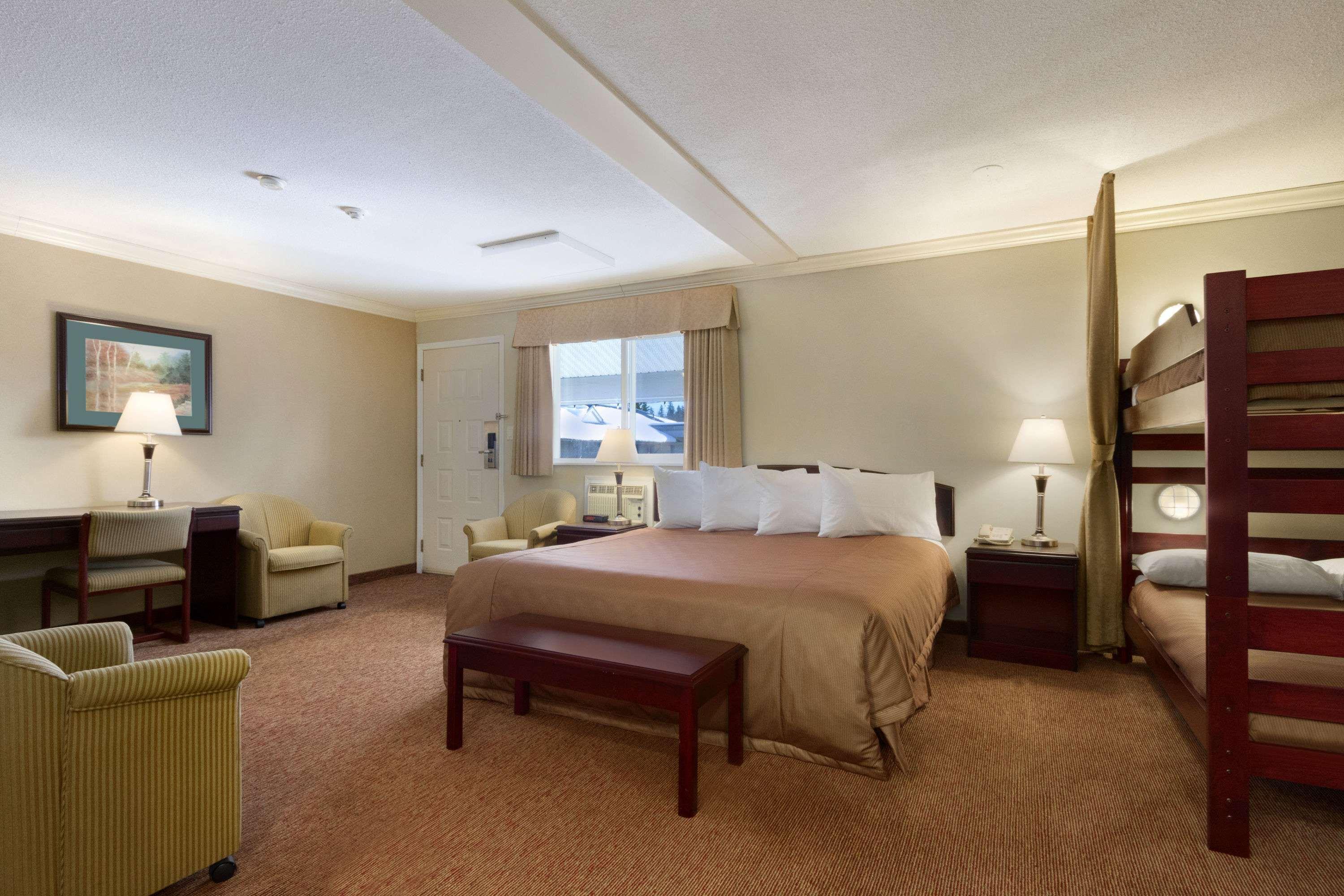 Travelodge By Wyndham Langley Ngoại thất bức ảnh