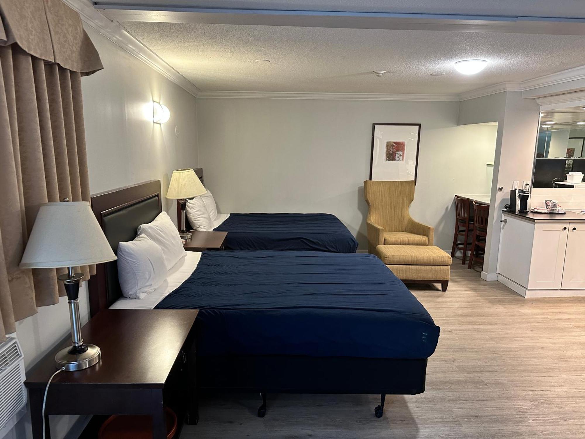 Travelodge By Wyndham Langley Ngoại thất bức ảnh