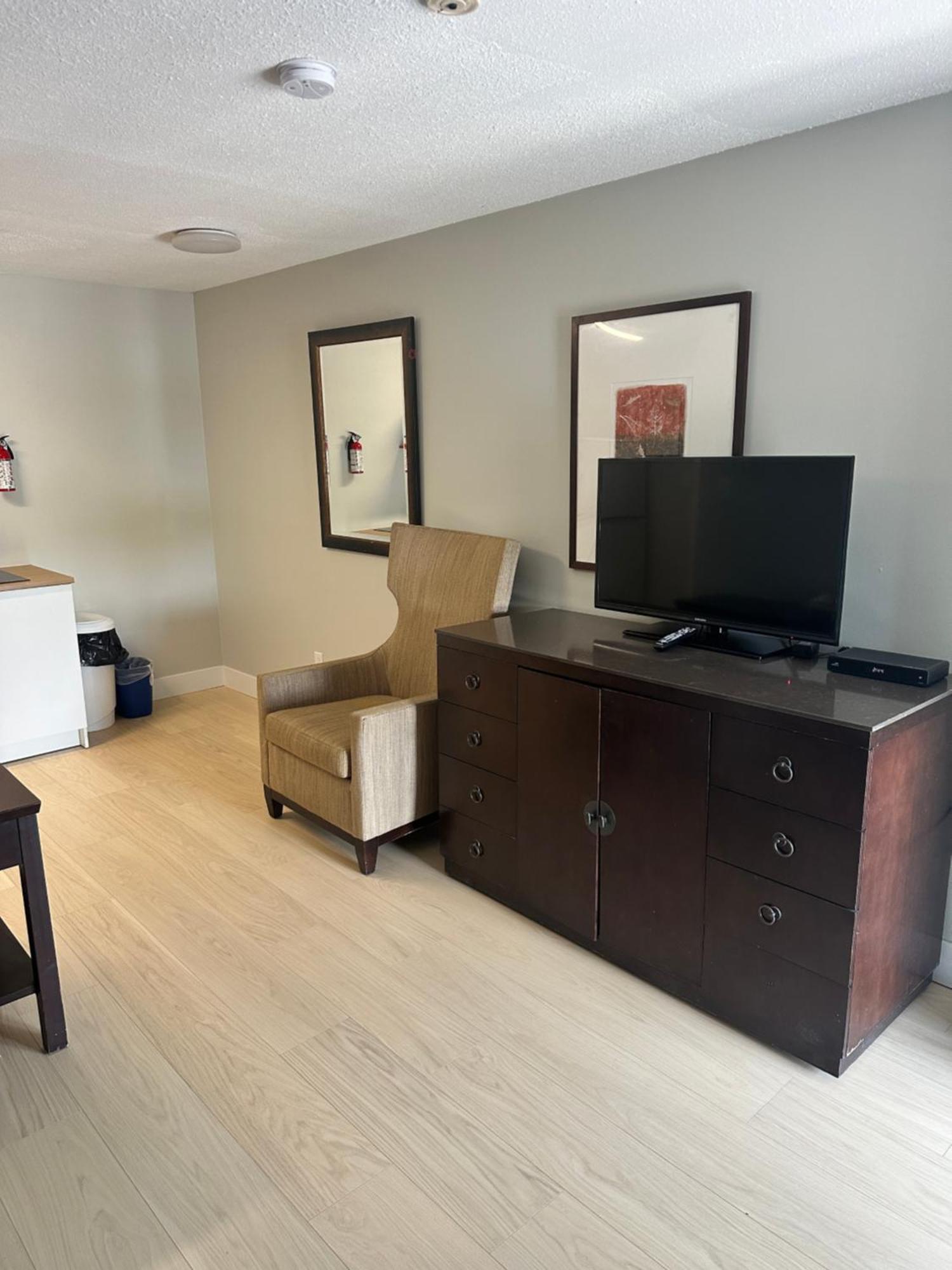 Travelodge By Wyndham Langley Ngoại thất bức ảnh