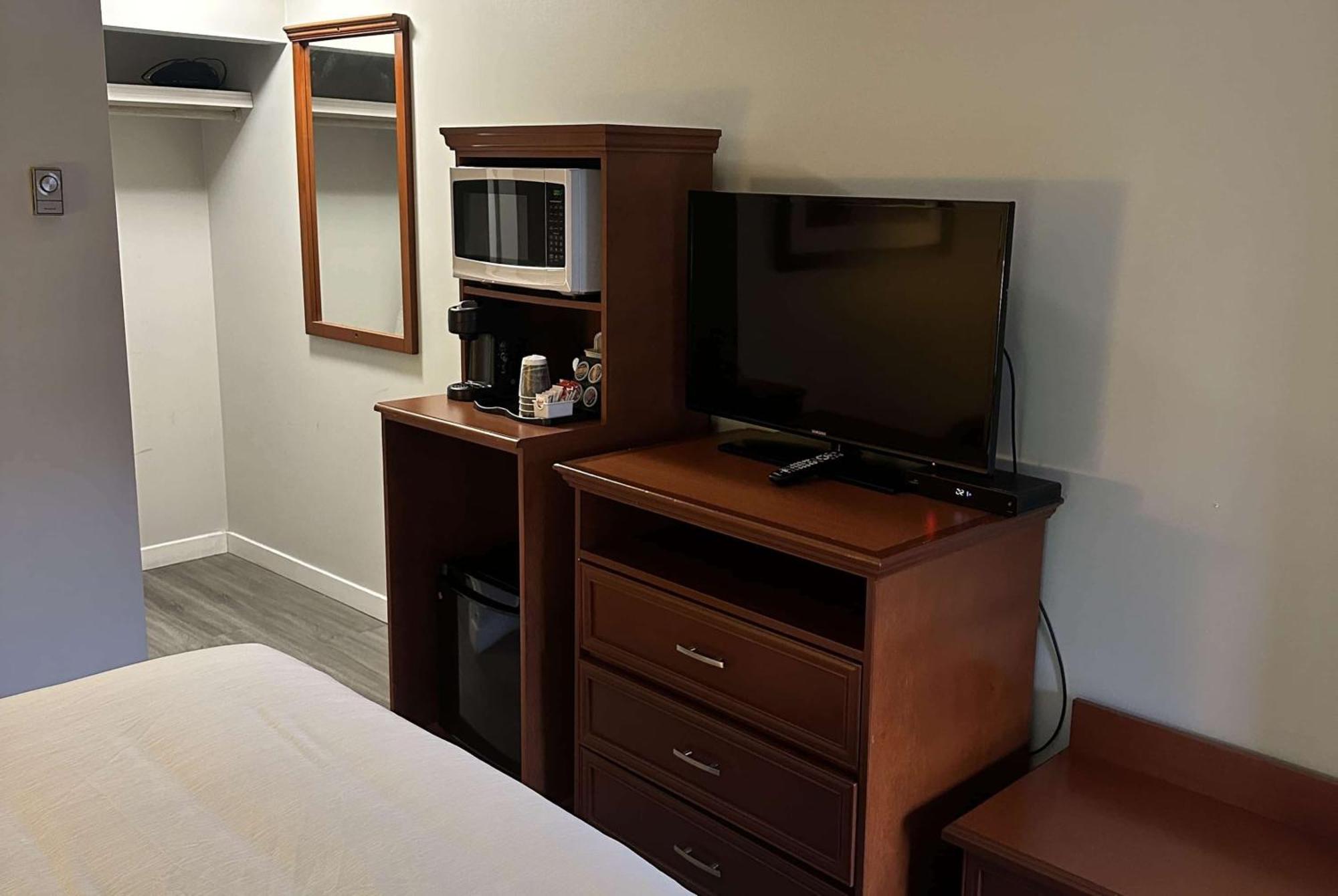 Travelodge By Wyndham Langley Ngoại thất bức ảnh